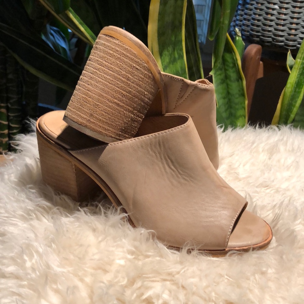 Catherine Malandrind nude mule